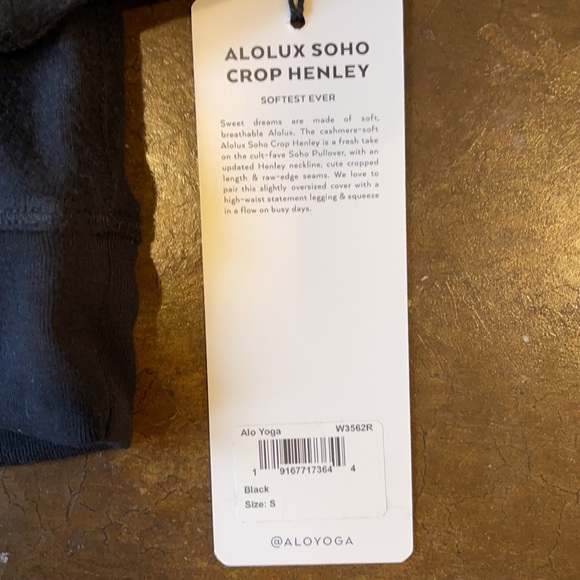 Alo Alolux Soho Crop Henley P3 - Picture 4 of 6